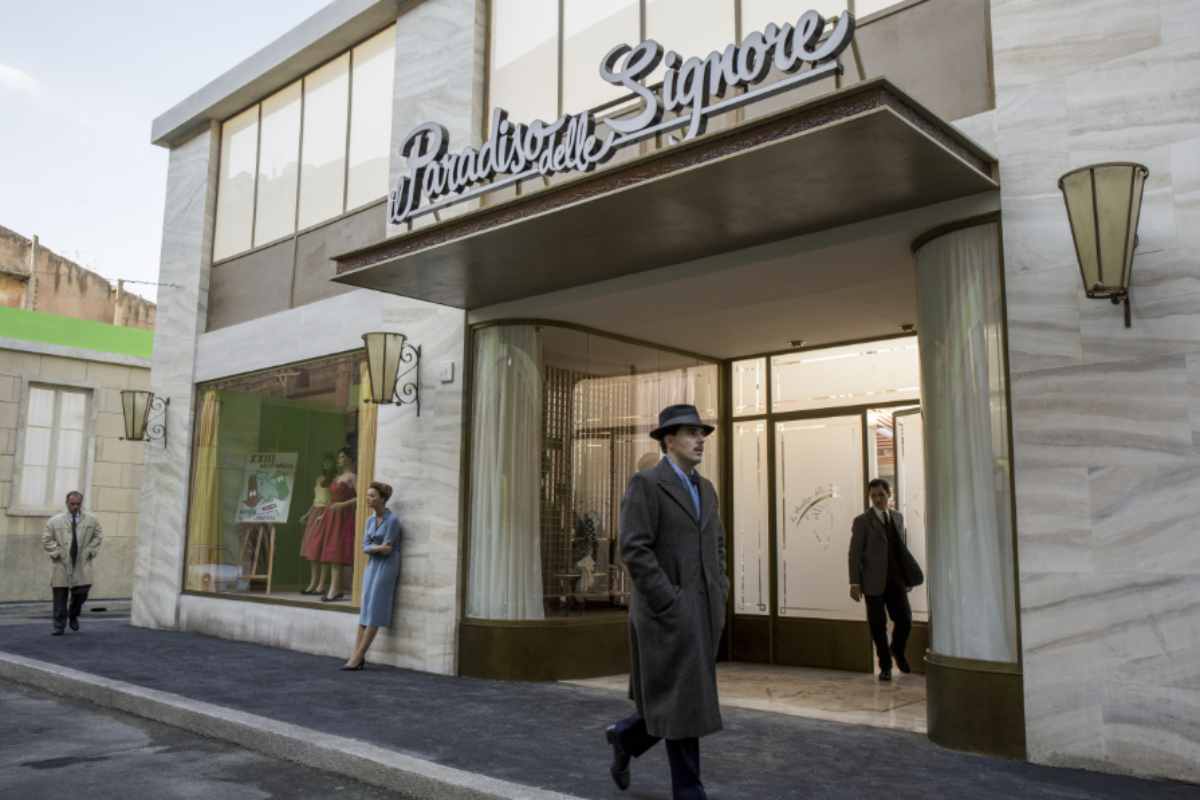 Il finale della decima stagione de Il Paradiso delle Signore si muove proprio in questa direzione. Non una semplice chiusura di ciclo